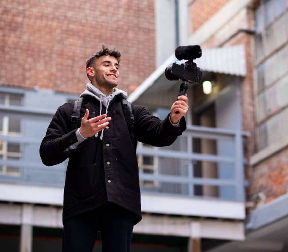 Sennheiser MKE 400 Compact On-Camera Shotgun Microphone | Super-Cardioid Directional Pickup | Integrated Wind Protection | 3-Step Sensitivity Switch | Ideal for Vlogging & Mobile Journalism